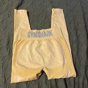 Gym shark leggings